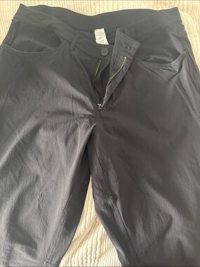 ALO Yoga Men's Black Stretch Chinos